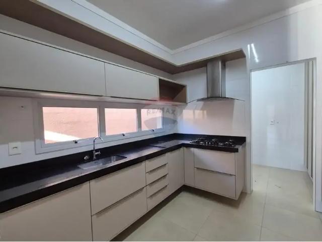 Casa / Sobrado em Condomínio para Locação em Cravinhos/SP Centro 3 Quartos