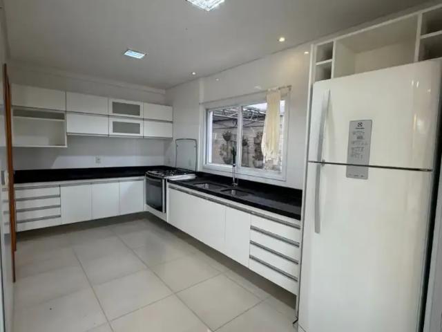 Casa / Sobrado em Condomínio para Locação em Cuiabá/MT Jardim Imperial 3 Quartos