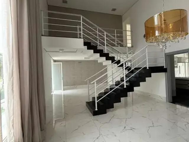 Casa / Sobrado em Condomínio para Locação em Cuiabá/MT Jardim Itália 4 Quartos