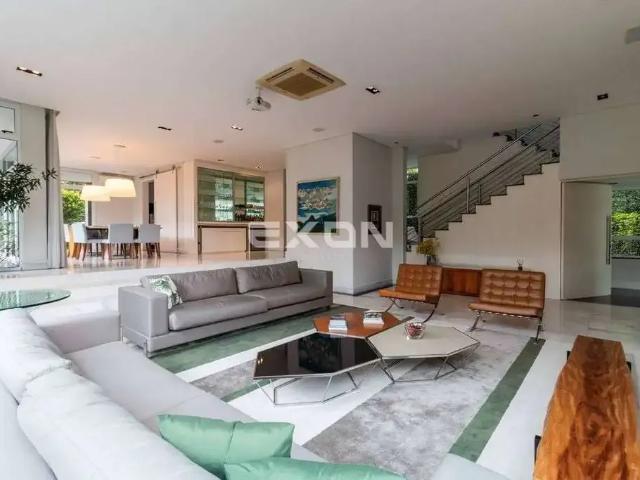 Casa / Sobrado em Condomínio para Locação em Curitiba/PR Campo Comprido 5 Quartos