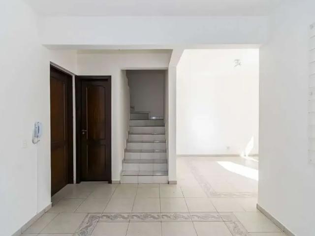 Casa / Sobrado em Condomínio para Locação em Curitiba/PR Guabirotuba 3 Quartos