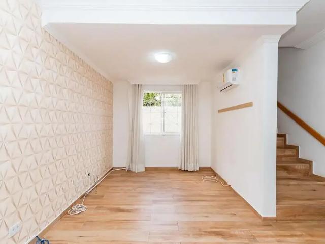 Casa / Sobrado em Condomínio para Locação em Curitiba/PR Hauer 3 Quartos