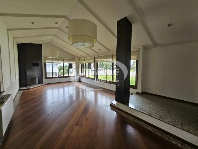 Casa / Sobrado em Condomínio para Locação em Curitiba/PR São João 4 Quartos