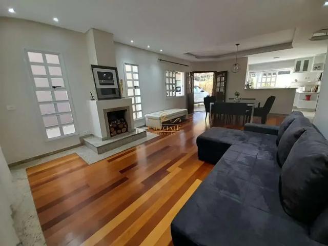 Casa / Sobrado em Condomínio para Locação em Curitiba/PR Santo Inácio 4 Quartos
