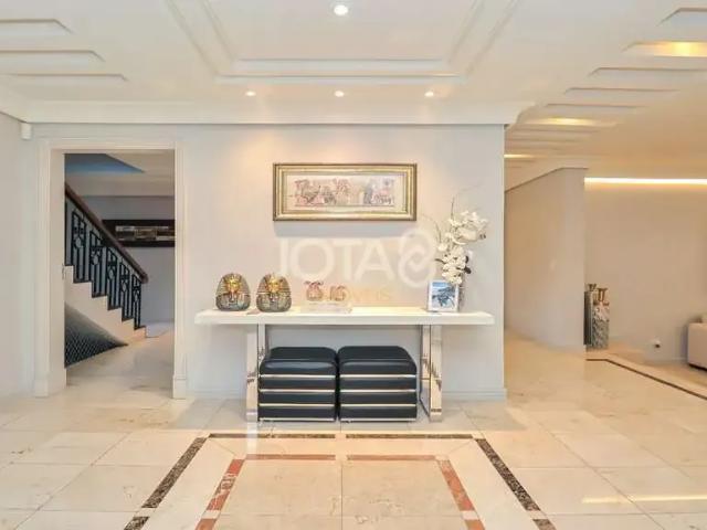 Casa / Sobrado em Condomínio para Locação em Curitiba/PR Santo Inácio 6 Quartos