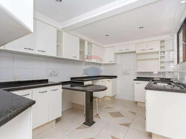 Casa / Sobrado em Condomínio para Locação em Curitiba/PR Uberaba 3 Quartos