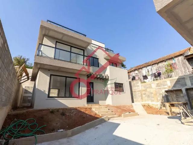 Casa / Sobrado em Condomínio para Locação em Curitiba/PR Uberaba 3 Quartos
