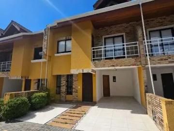 Casa / Sobrado em Condomínio para Locação em Curitiba/PR Vila Izabel 3 Quartos