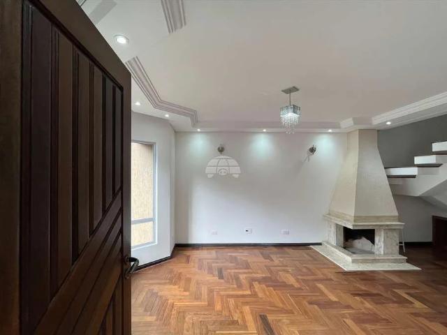 Casa / Sobrado em Condomínio para Locação em Curitiba/PR Xaxim 3 Quartos