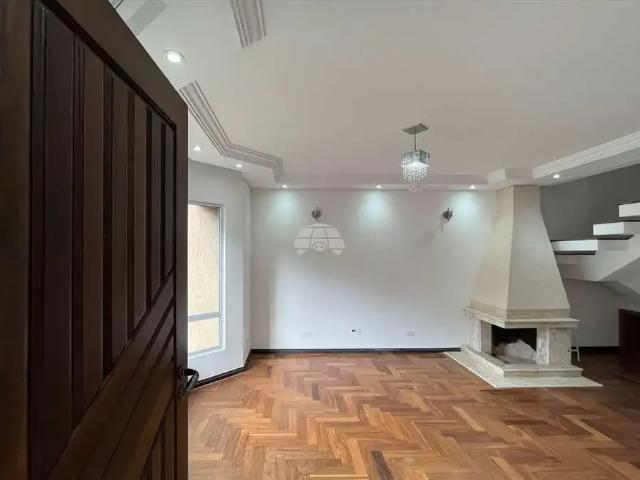 Casa / Sobrado em Condomínio para Locação em Curitiba/PR Xaxim 3 Quartos