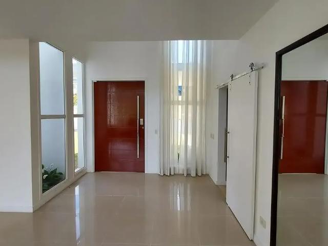 Casa / Sobrado em Condomínio para Locação em Embu das Artes/SP Jardim Indaiá 4 Quartos