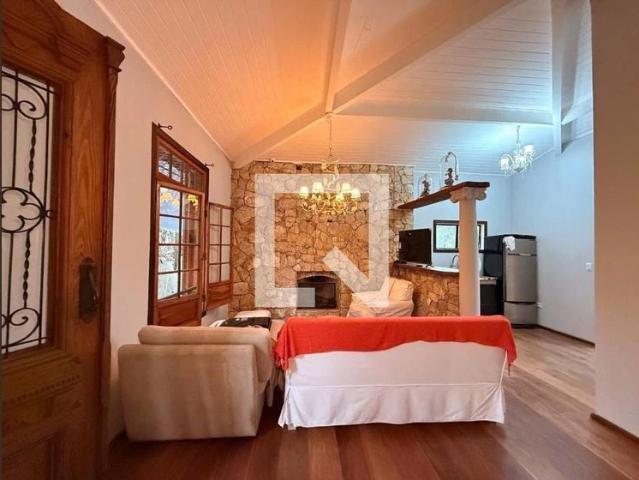 Casa / Sobrado em Condomínio para Locação em Embu das Artes/SP Vila Real do Moinho Velho 4 Quartos