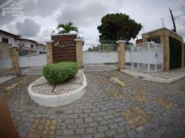 Casa / Sobrado em Condomínio para Locação em Fortaleza/CE Lagoa Redonda 3 Quartos