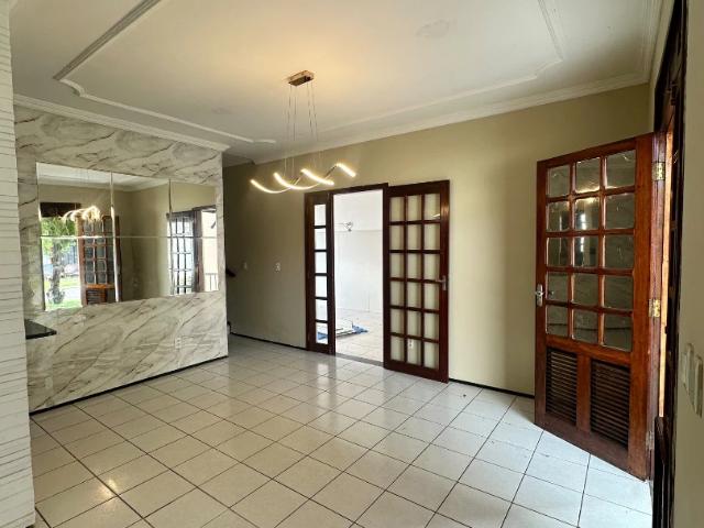 Casa / Sobrado em Condomínio para Locação em Fortaleza/CE Passaré 3 Quartos
