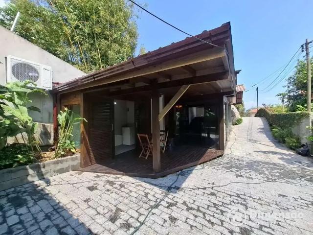 Casa / Sobrado em Condomínio para Locação em Florianópolis/SC Cacupé 3 Quartos
