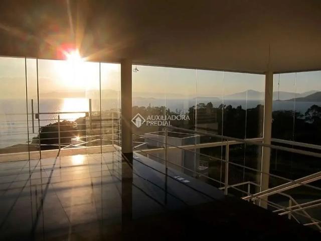 Casa / Sobrado em Condomínio para Locação em Florianópolis/SC Cacupé 3 Quartos