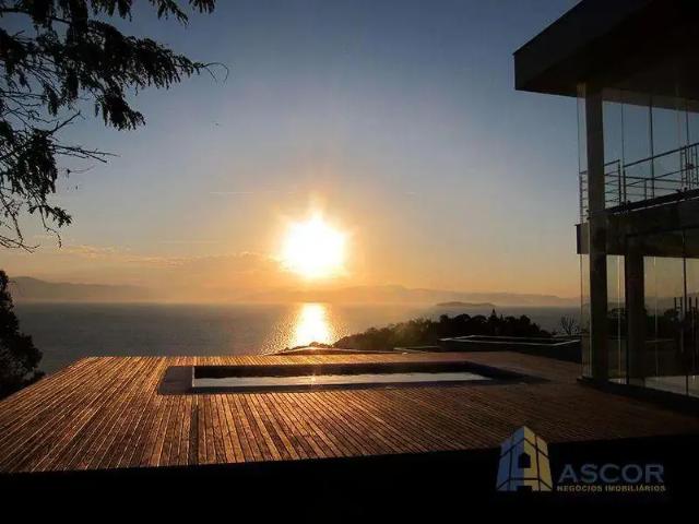 Casa / Sobrado em Condomínio para Locação em Florianópolis/SC Cacupé 3 Quartos