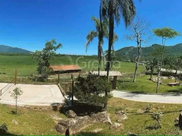 Casa / Sobrado em Condomínio para Locação em Florianópolis/SC Armação do Pântano do Sul 4 Quartos