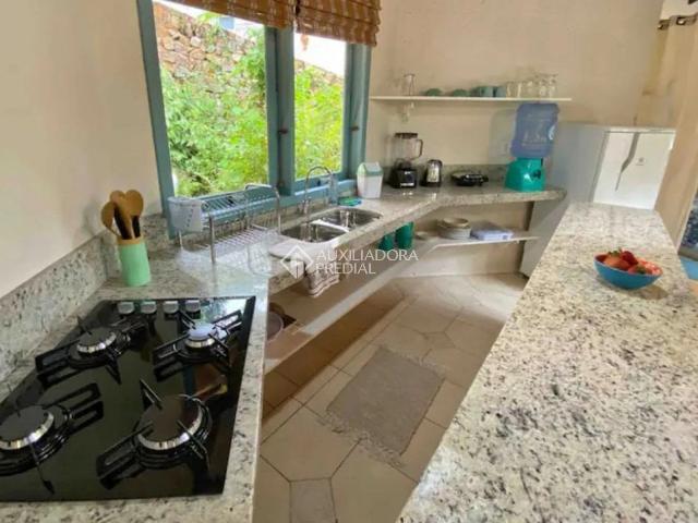 Casa / Sobrado em Condomínio para Locação em Florianópolis/SC Barra da Lagoa 1 Quartos