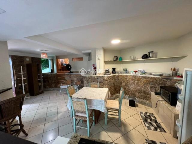 Casa / Sobrado em Condomínio para Locação em Florianópolis/SC Barra da Lagoa 1 Quartos