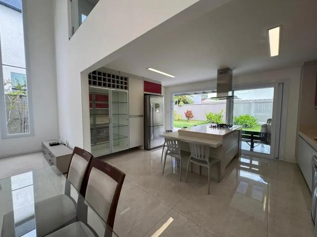 Casa / Sobrado em Condomínio para Locação em Florianópolis/SC Ingleses 4 Quartos