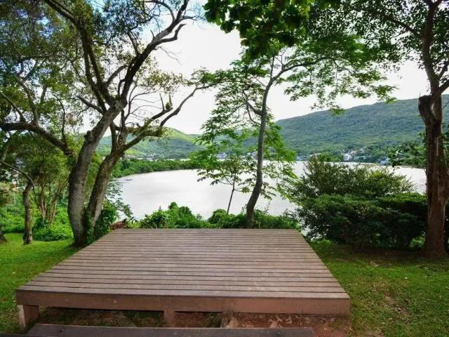 Casa / Sobrado em Condomínio para Locação em Florianópolis/SC Lagoa da Conceição 4 Quartos