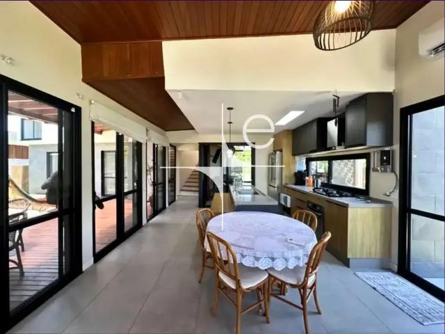 Casa / Sobrado em Condomínio para Locação em Florianópolis/SC Morro das Pedras 3 Quartos