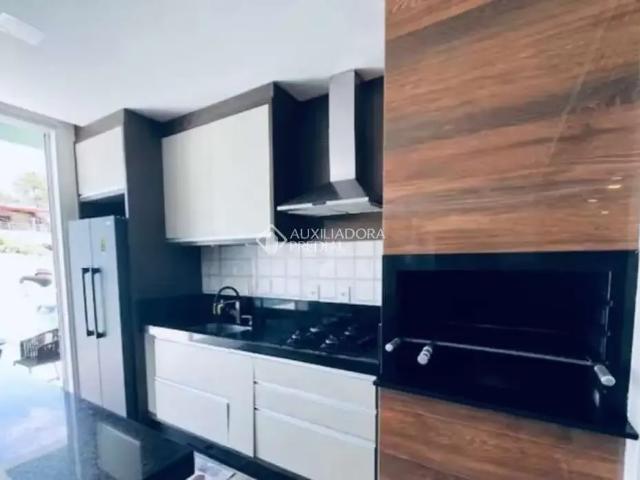 Casa / Sobrado em Condomínio para Locação em Florianópolis/SC São João do Rio Vermelho 4 Quartos