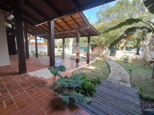 Casa / Sobrado em Condomínio para Locação em Florianópolis/SC Porto da Lagoa 4 Quartos