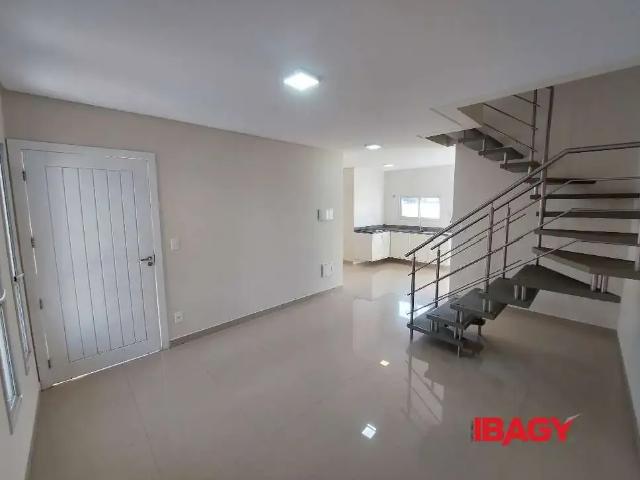 Casa / Sobrado em Condomínio para Locação em Florianópolis/SC Ribeirão da Ilha 3 Quartos