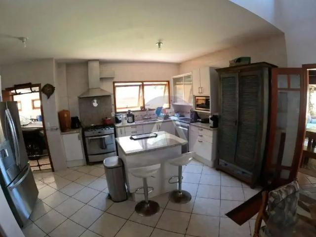 Casa / Sobrado em Condomínio para Locação em Florianópolis/SC Rio Tavares 4 Quartos