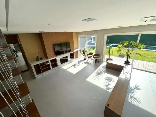 Casa / Sobrado em Condomínio para Locação em Florianópolis/SC Rio Tavares 4 Quartos