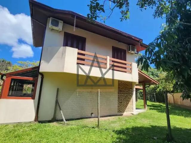 Casa / Sobrado em Condomínio para Locação em Florianópolis/SC Rio Tavares 4 Quartos