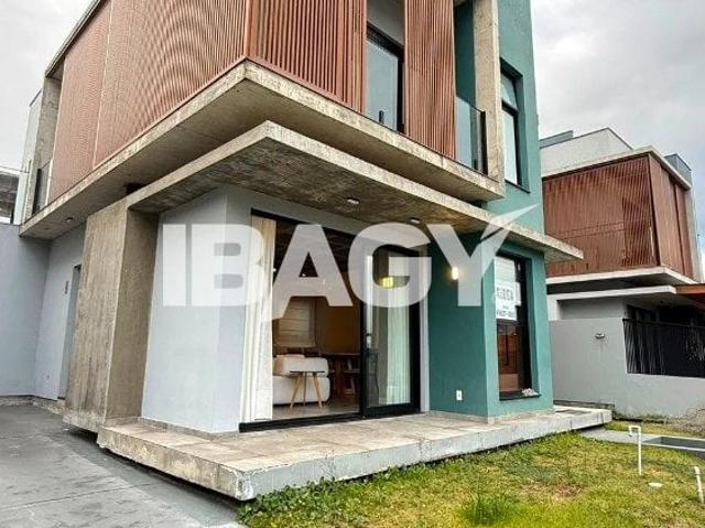 Casa / Sobrado em Condomínio para Locação em Florianópolis/SC Rio Tavares 4 Quartos
