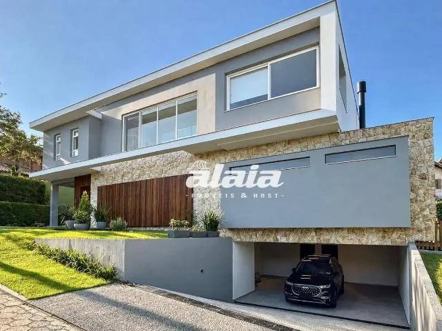 Casa / Sobrado em Condomínio para Locação em Florianópolis/SC Rio Tavares 4 Quartos