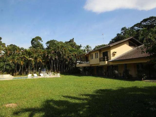 Casa / Sobrado em Condomínio para Locação em Guarujá/SP Balneário Praia do Pernambuco 4 Quartos