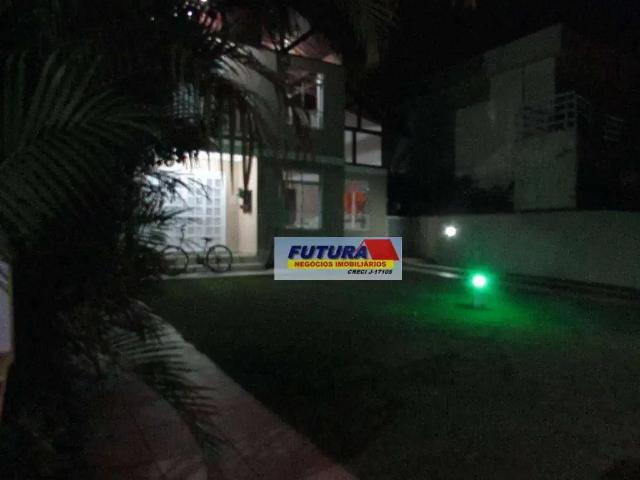 Casa / Sobrado em Condomínio para Locação em Guarujá/SP Balneário Praia do Pernambuco 5 Quartos