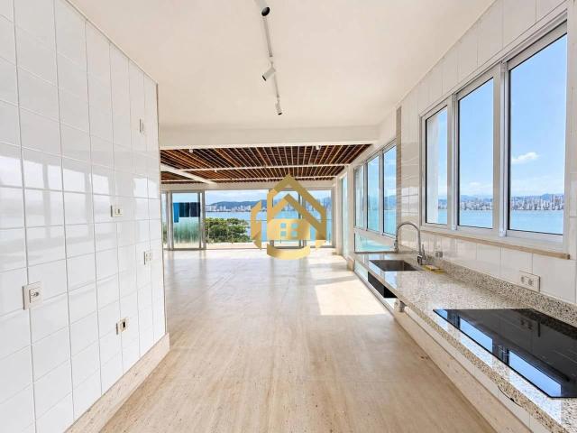 Casa / Sobrado em Condomínio para Locação em Guarujá/SP Enseada 3 Quartos