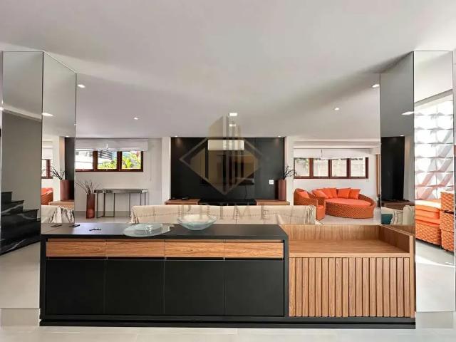 Casa / Sobrado em Condomínio para Locação em Guarujá/SP Jardim Acapulco 4 Quartos
