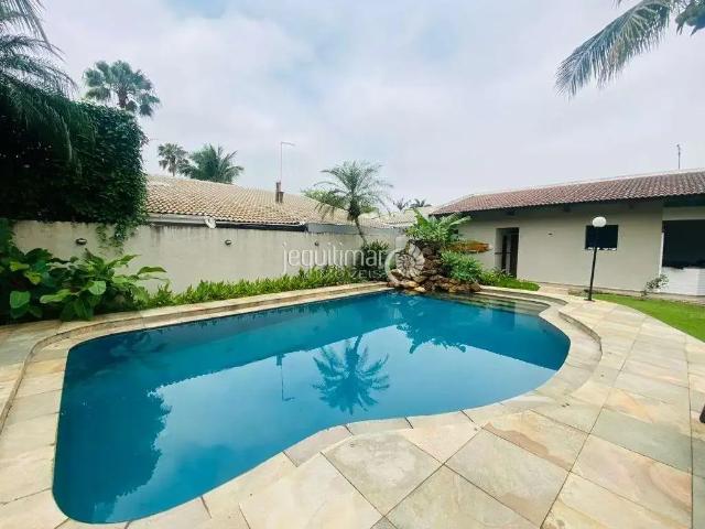 Casa / Sobrado em Condomínio para Locação em Guarujá/SP Jardim Acapulco 5 Quartos