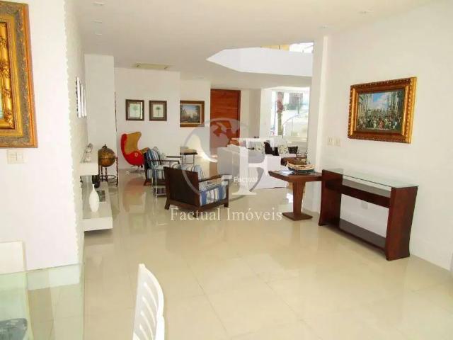 Casa / Sobrado em Condomínio para Locação em Guarujá/SP Jardim Acapulco 5 Quartos