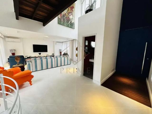 Casa / Sobrado em Condomínio para Locação em Guarujá/SP Praia de Iporanga 4 Quartos