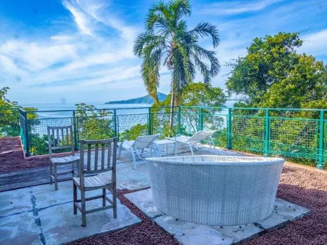 Casa / Sobrado em Condomínio para Locação em Guarujá/SP Praia de Iporanga 4 Quartos