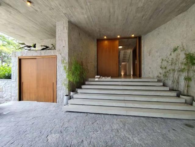 Casa / Sobrado em Condomínio para Locação em Guarujá/SP Tijucopava 4 Quartos