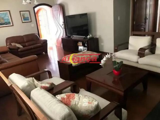 Casa / Sobrado em Condomínio para Locação em Guarulhos/SP Jardim Vila Galvão 3 Quartos