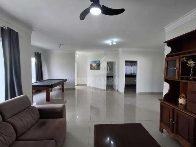 Casa / Sobrado em Condomínio para Locação em Itatiba/SP Parque das Laranjeiras 3 Quartos