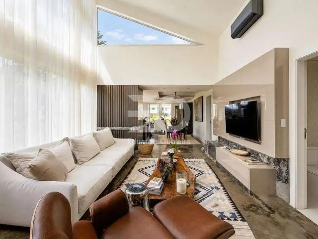 Casa / Sobrado em Condomínio para Locação em Itajaí/SC Praia Brava 4 Quartos
