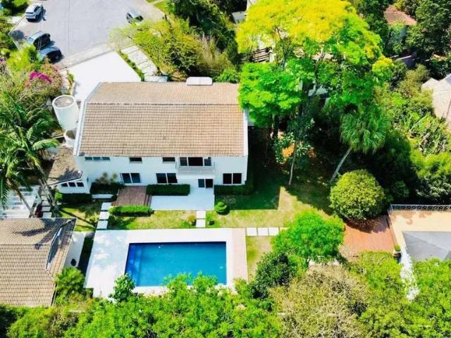 Casa / Sobrado em Condomínio para Locação em Jandira/SP Altos de São Fernando 4 Quartos