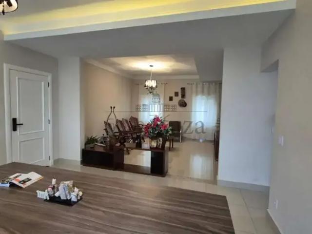 Casa / Sobrado em Condomínio para Locação em Jacareí/SP Jardim Califórnia 3 Quartos