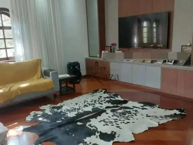 Casa / Sobrado em Condomínio para Locação em Jacareí/SP Jardim Califórnia 4 Quartos